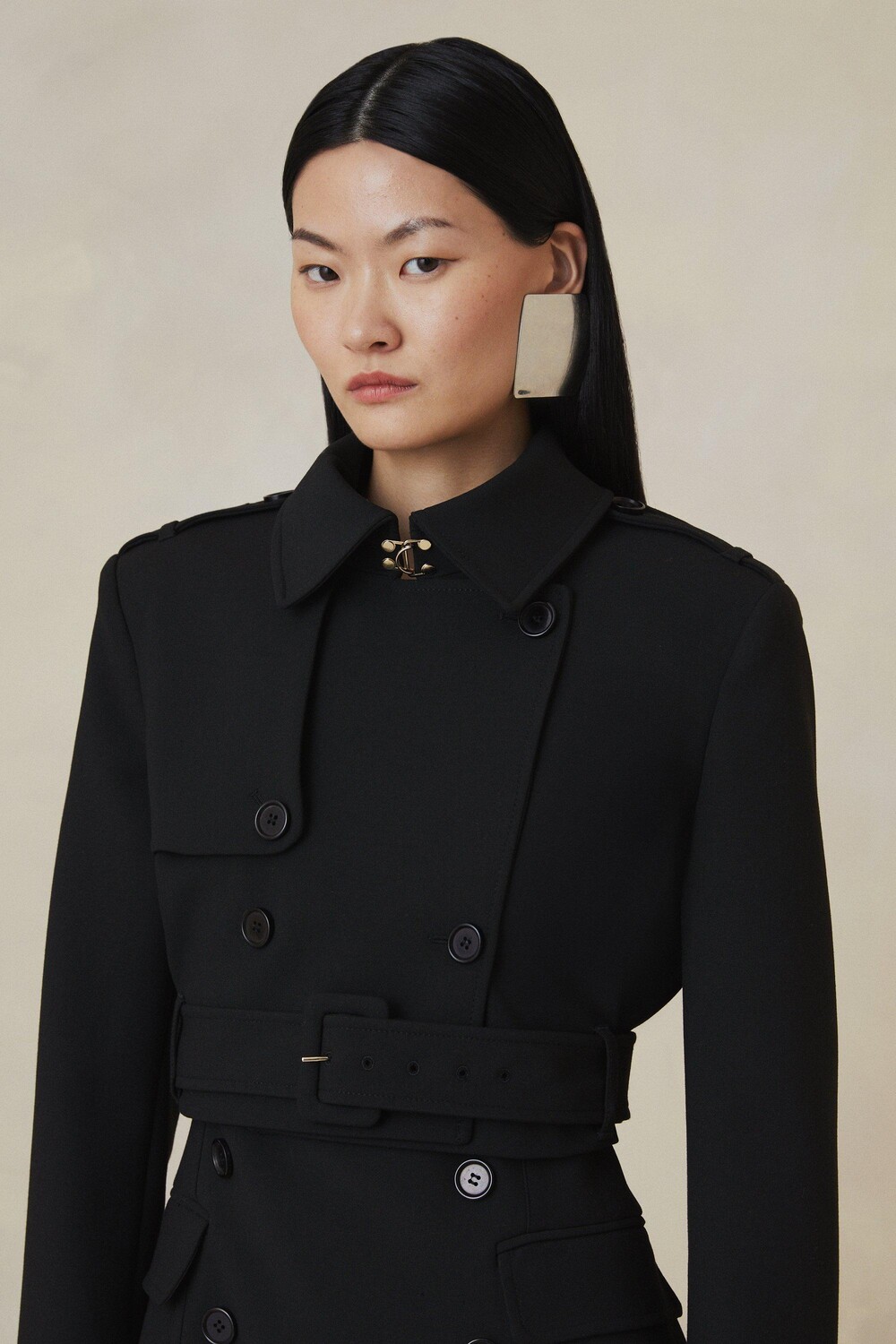 

Компактный укороченный пиджак строгого кроя The Founder Karen Millen, черный