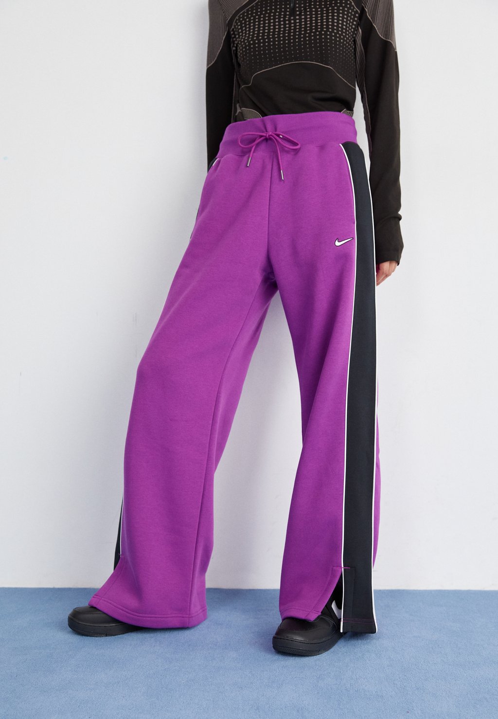 Тренировочные брюки Nike Sportswear, фиолетовый
