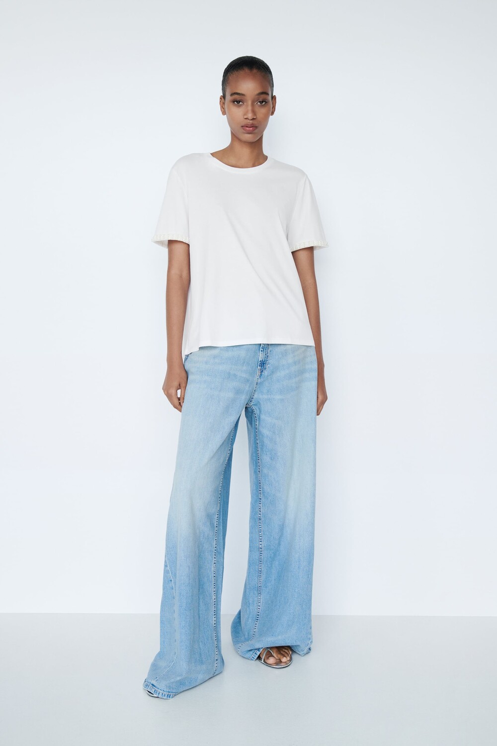 

Хлопковая футболка с жемчугом Zara, белый