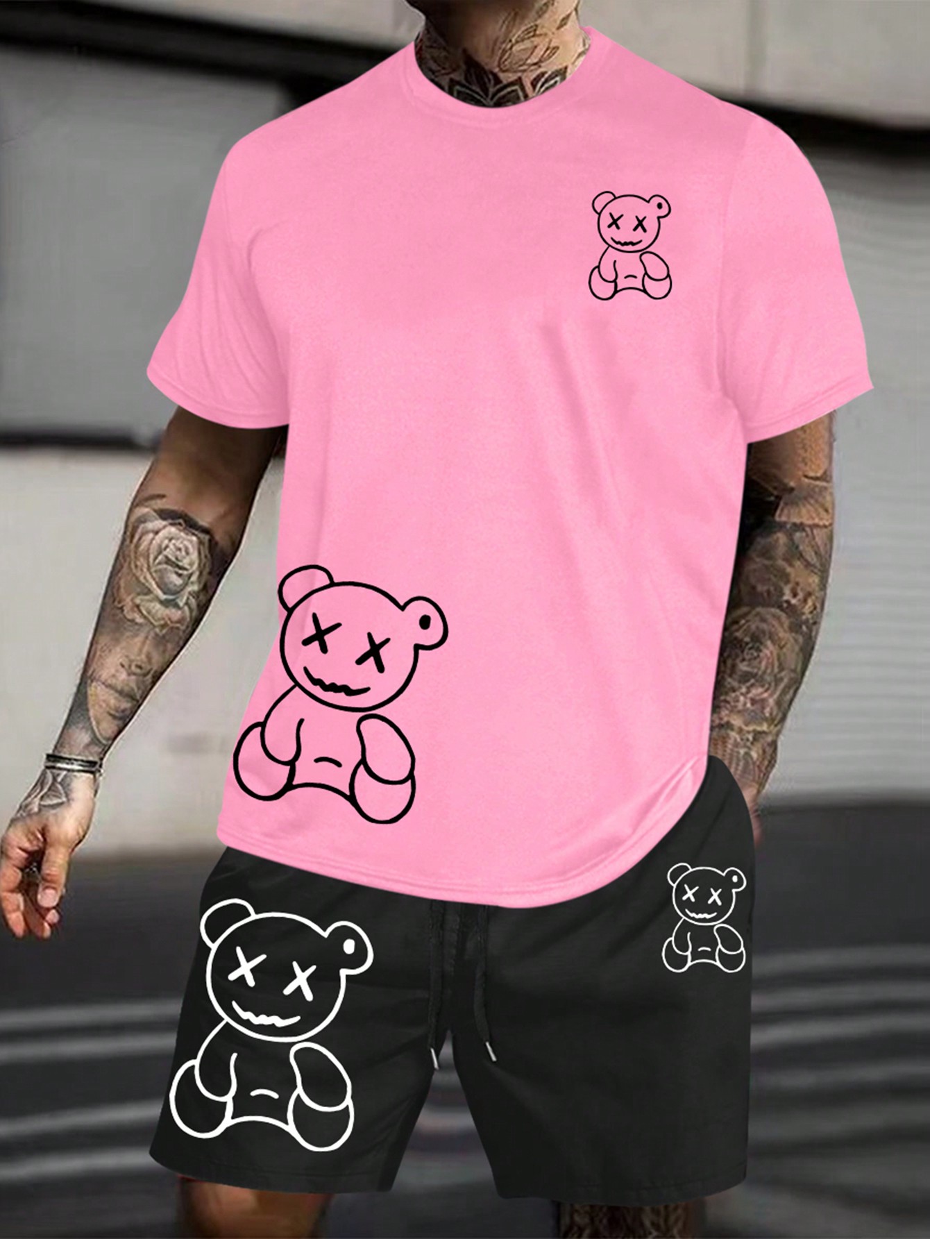 Мужская футболка с короткими рукавами и шорты с принтом мультяшного медведя Manfinity EMRG Plus, многоцветный