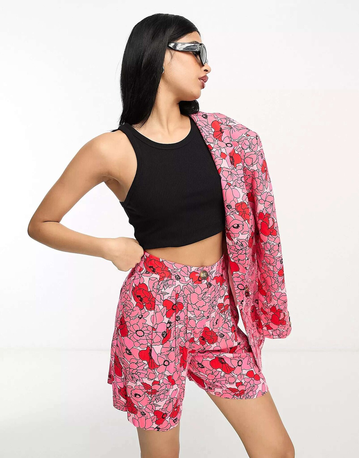 

Розовый льняной короткий костюм для мамы с принтом мака ASOS