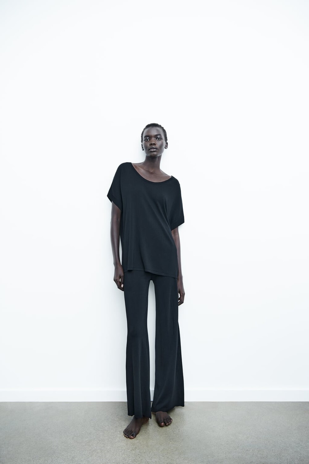

Трикотажная футболка оверсайз ZARA, черный
