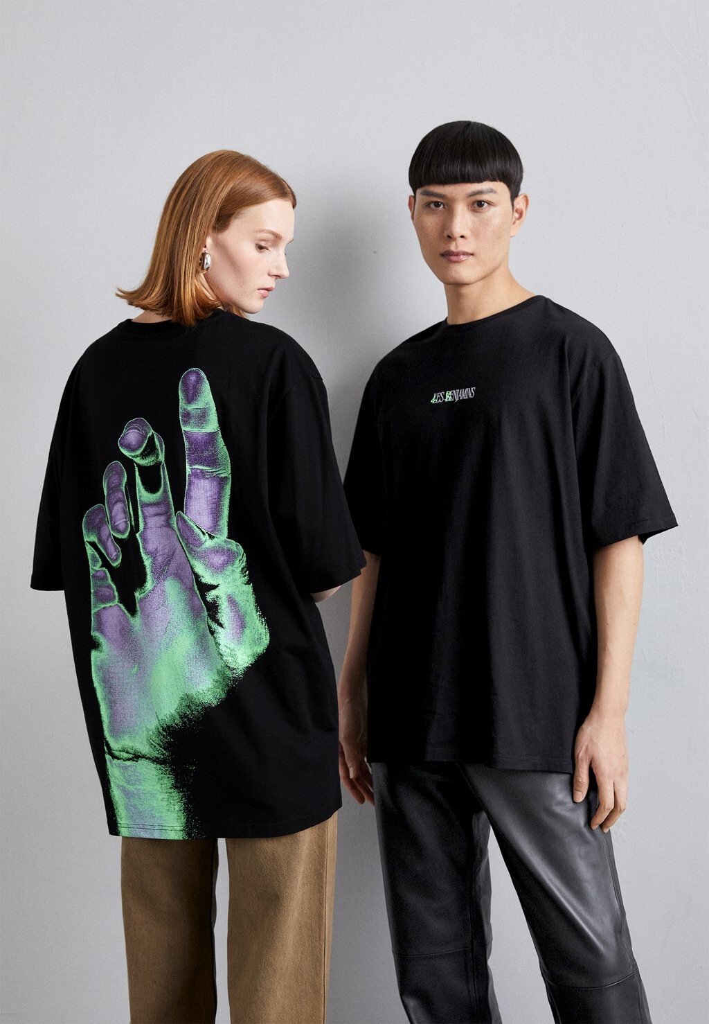

Футболка с принтом ФУТБОЛКА OVERSIZED UNISEX Les Benjamins, черная