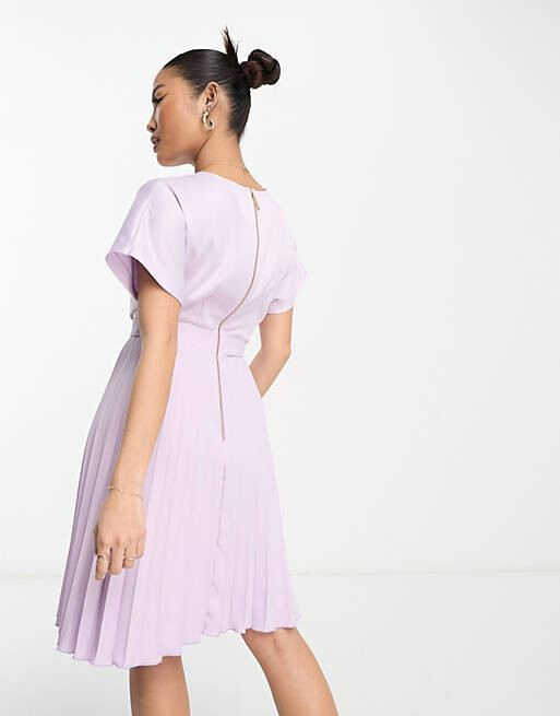 

Лавандовое плиссированное мини-платье с запахом спереди Closet London Petite, Фиолетовый