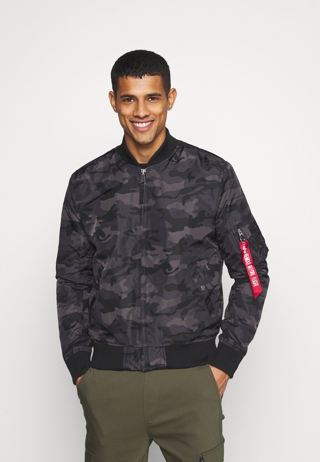 

Куртка-бомбер Alpha Industries, черный меланж