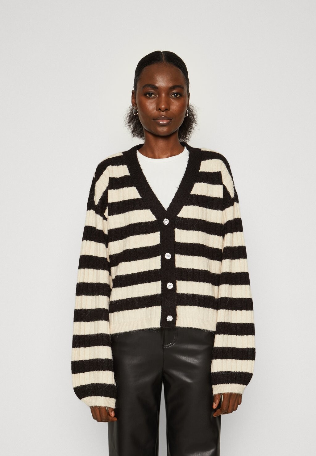 

Кардиган Vero Moda КАРДИГАН ВМЕЛЯ С V-ВЫРЕЗОМ, цвет black/birch