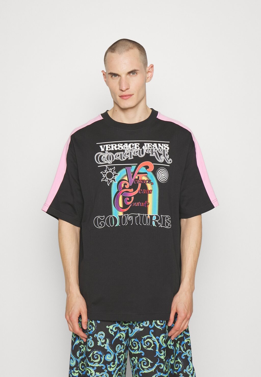 

Футболка с принтом Versace Jeans Couture, черный