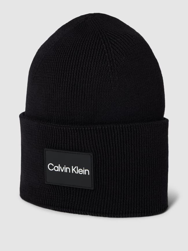 

Шапка с лейблом Calvin Klein, черный