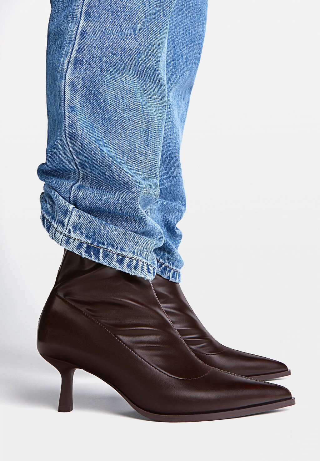 

Ботильоны With Stretch Legs Stradivarius, коричневый