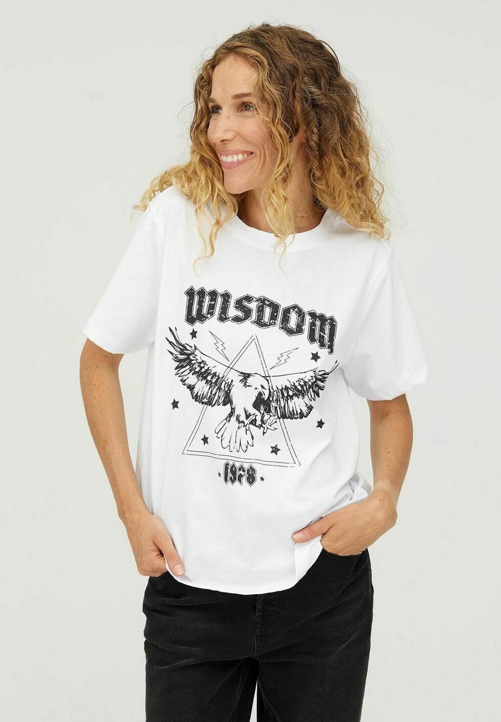 

Футболка с принтом WISDOM-M mbyM, белый