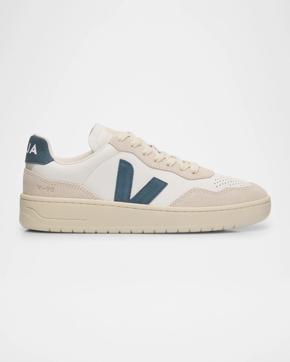 

Низкие кожаные кроссовки V-90 Veja, цвет Extra White California