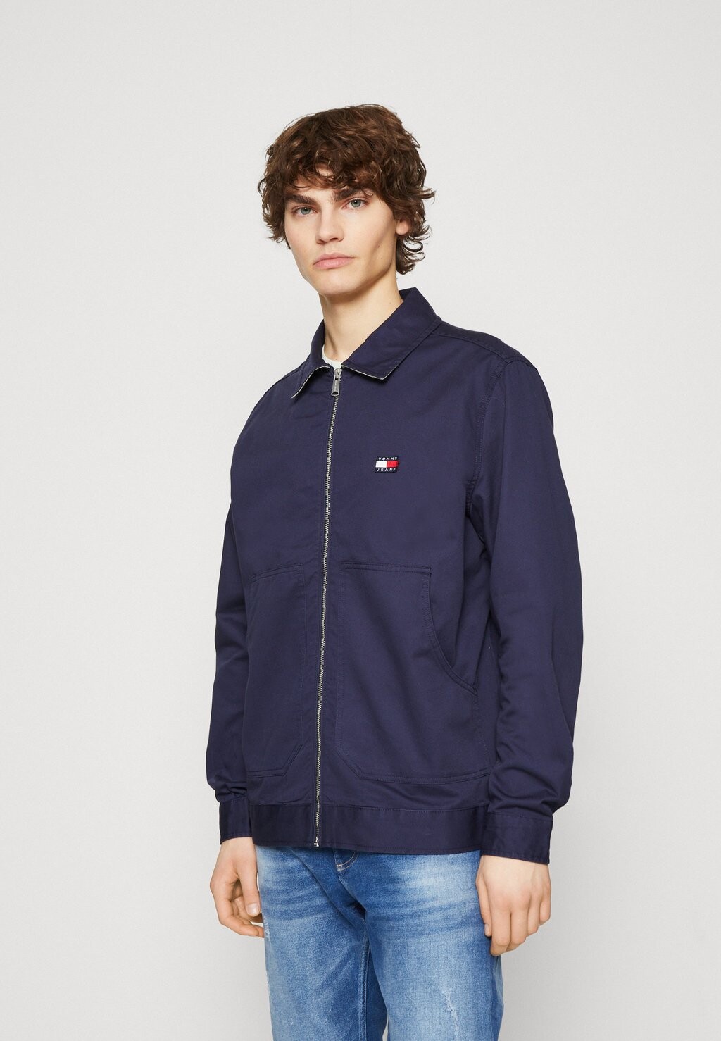 

Легкая куртка Tommy Jeans
