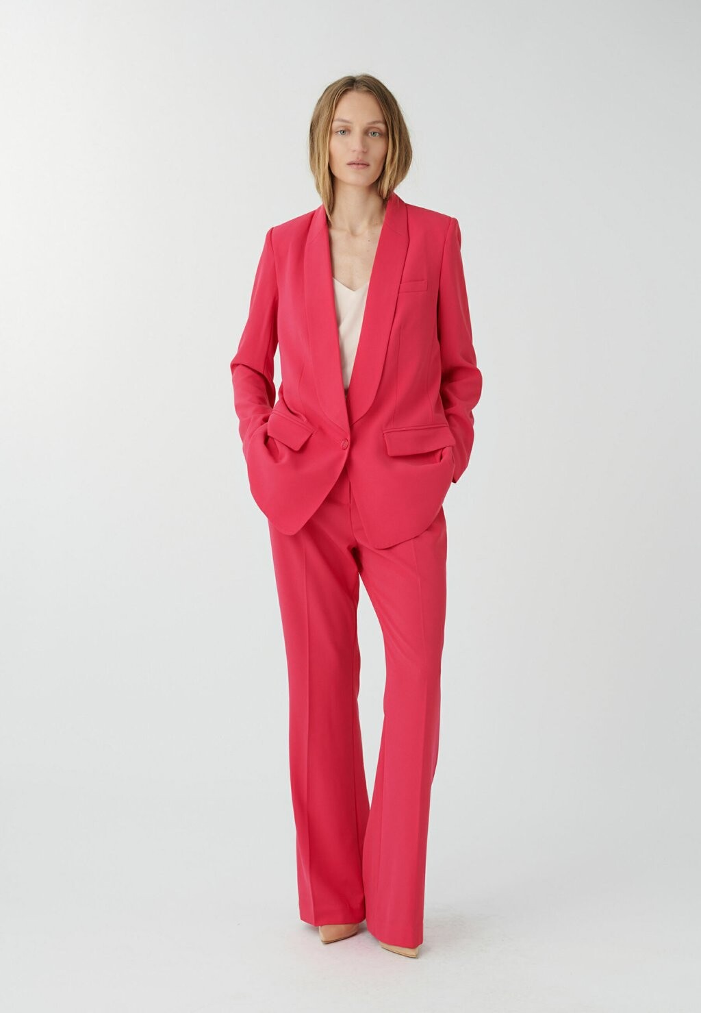 

Блейзер Elinor Dea Kudibal, цвет hot pink