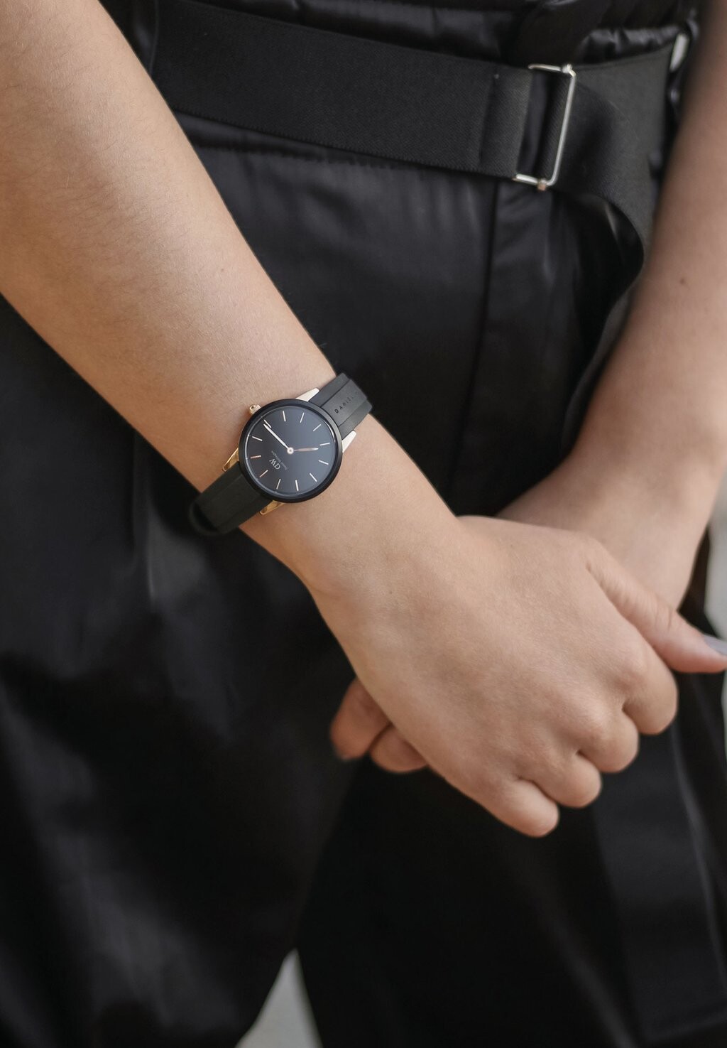 

Часы Daniel Wellington, черный