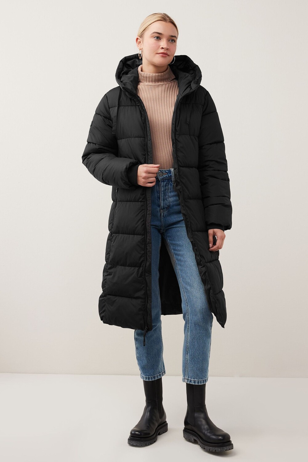 

Длинный пуховик Gap, черный