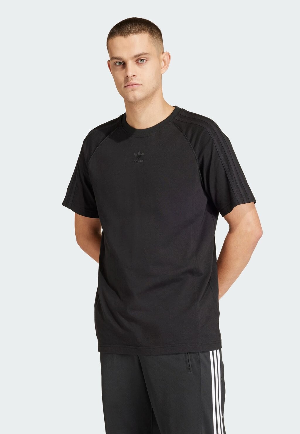 

Футболка с принтом Tee adidas Originals, черный