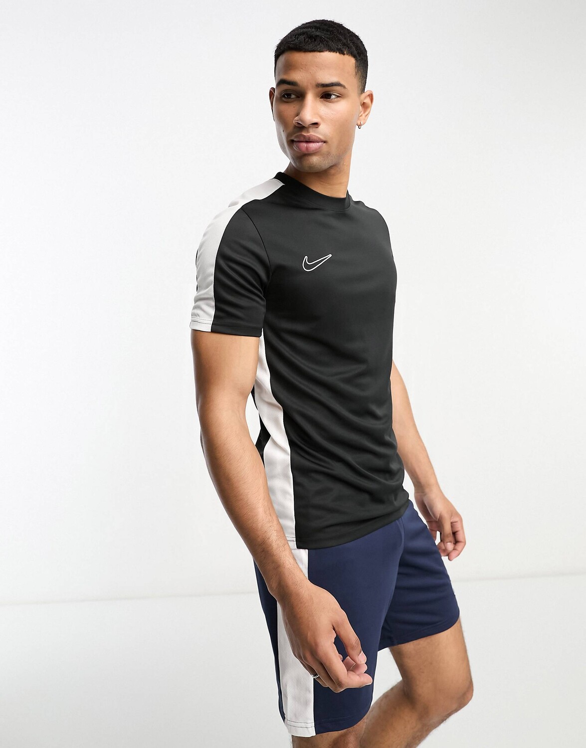 

Темно-синие шорты со вставками Nike Football Academy Dri-FIT