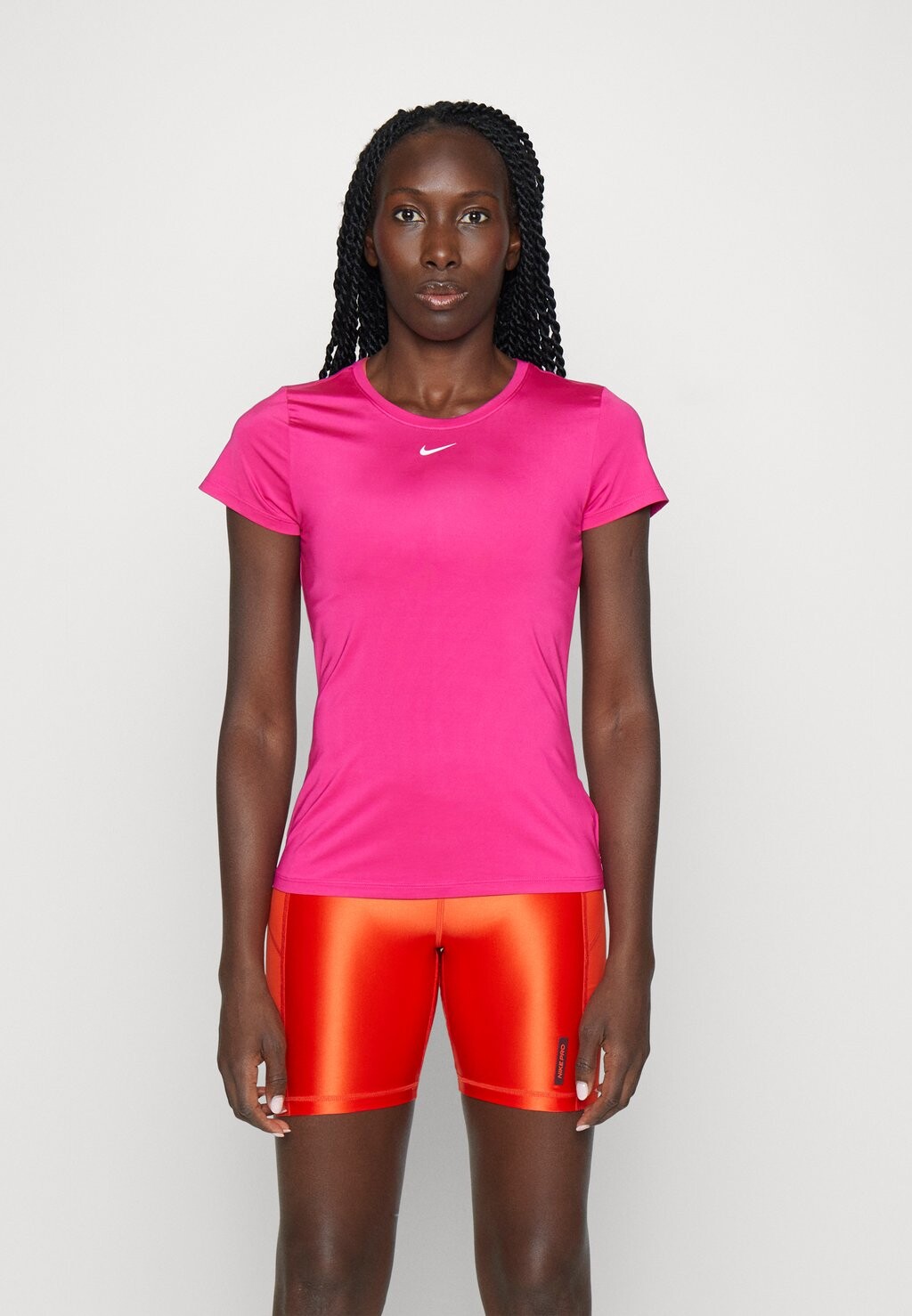 

Спортивная футболка ONE SLIM Nike, огненная ягода/белый