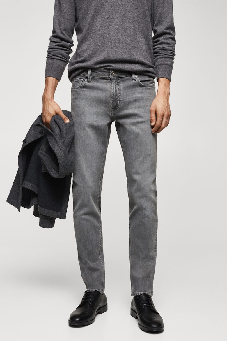 цена Узкие джинсы Jan со средней посадкой Mango, серый