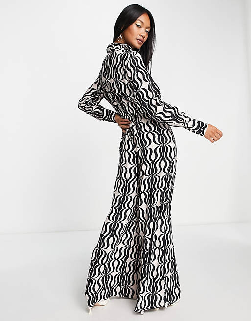 

Черный широкий комбинезон River Island