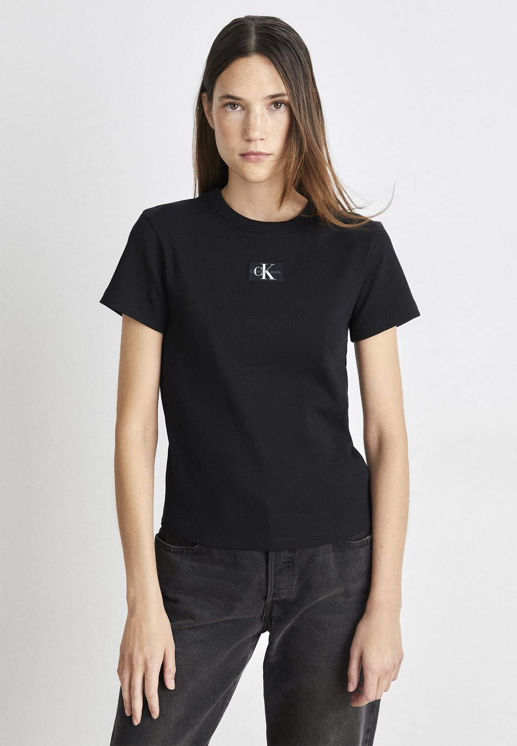 цена Базовая футболка LABEL REGULAR TEE Calvin Klein Jeans, черный