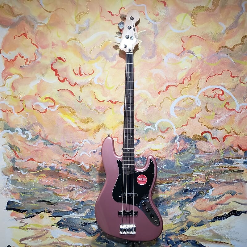 

Басс гитара Squier Affinity Series Jazz Bass Laurel Fingerboard Black Pickguard Burgundy Mist