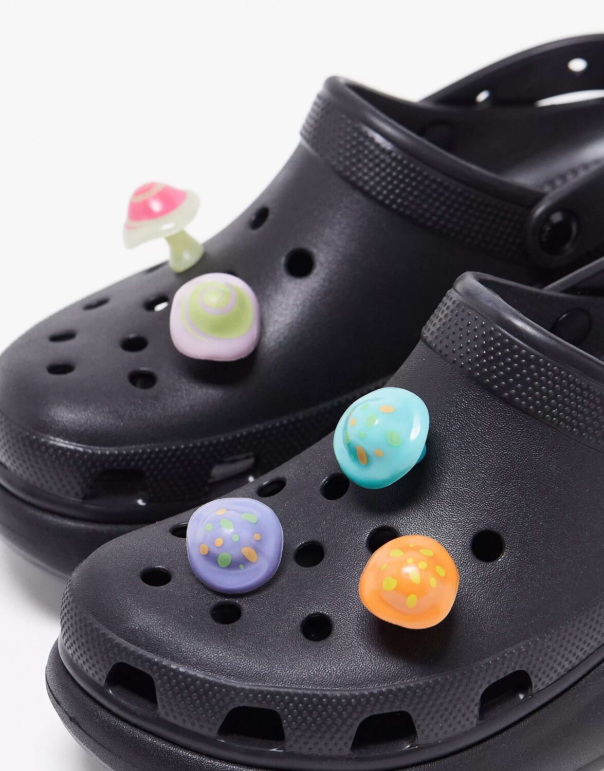 

Набор из 5 кроссовок Crocs Jibbitz GlowInTheDark Shrooms