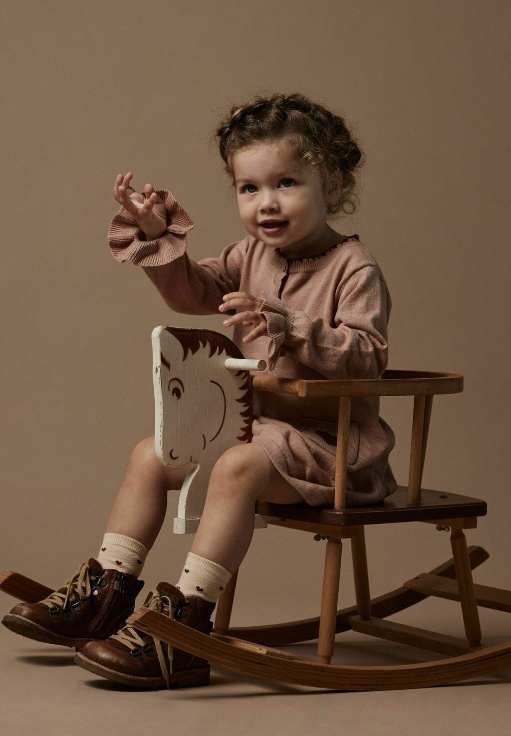 

Вязаное платье Lil' Atelier, нуга