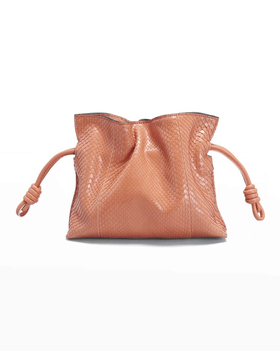 

Миниатюрный клатч Flamenco из блестящей змеиной кожи Loewe