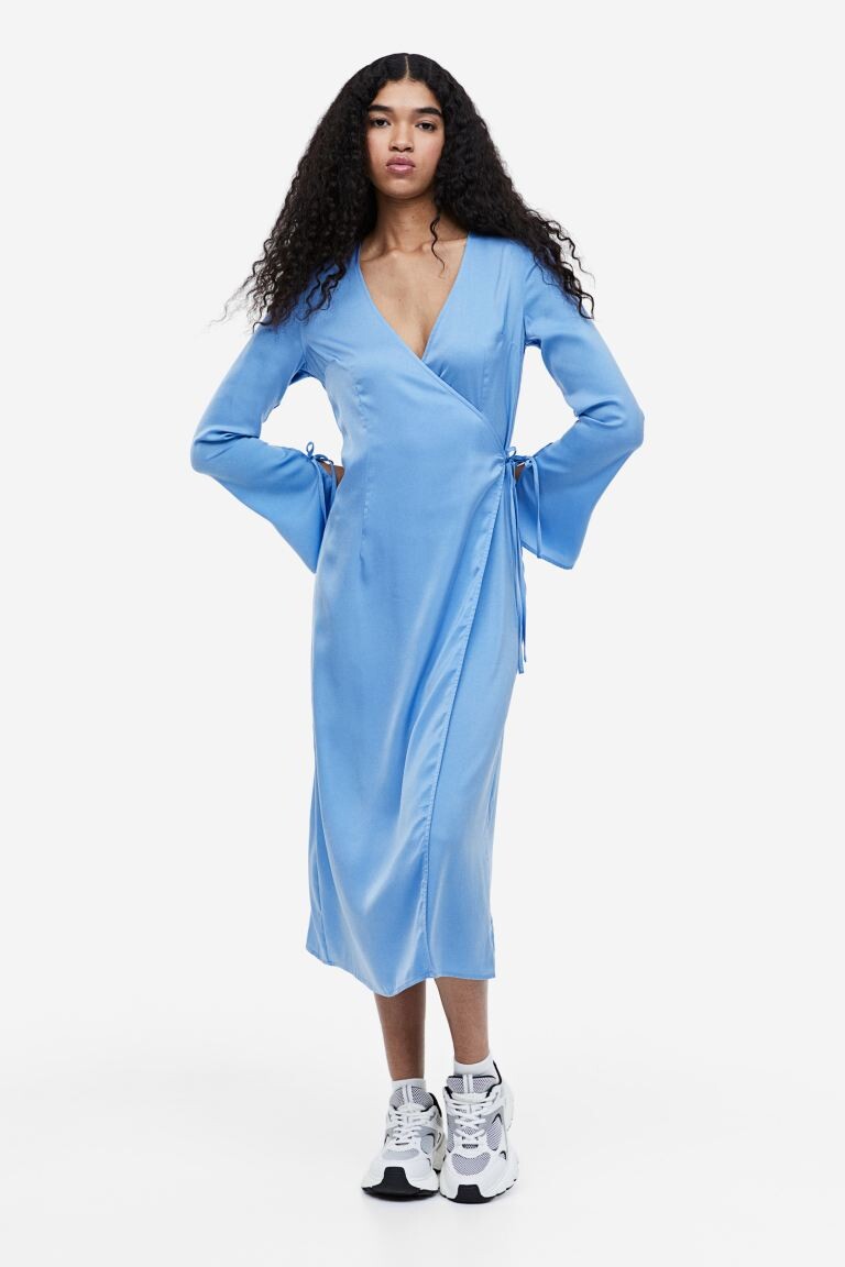

Атласное платье с запахом H&M