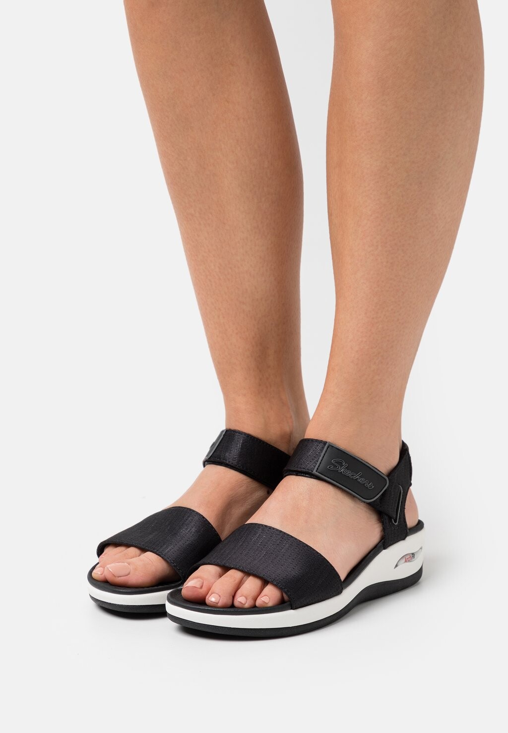 

Босоножки на танкетке ARCH FIT SUNSHINE Skechers Sport, черный