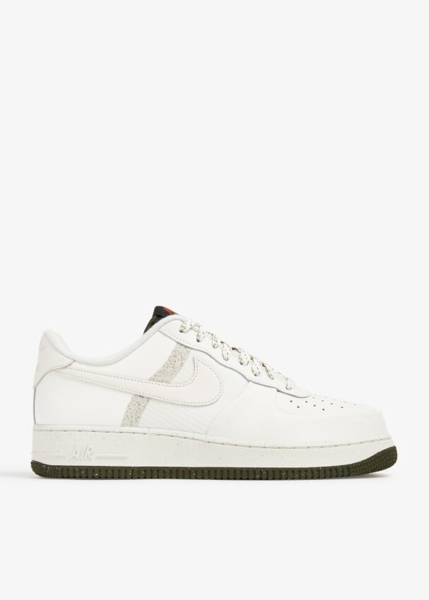 

Кроссовки Nike Air Force 1 LV8, белый