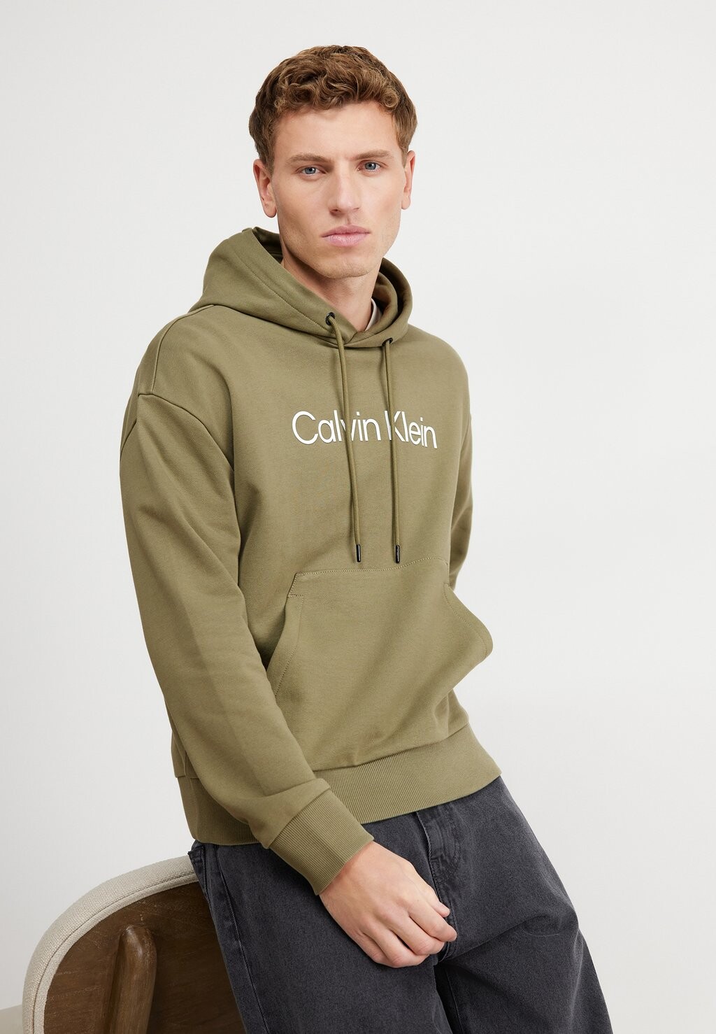 

Толстовка Hero Logo Comfort Calvin Klein, цвет delta green