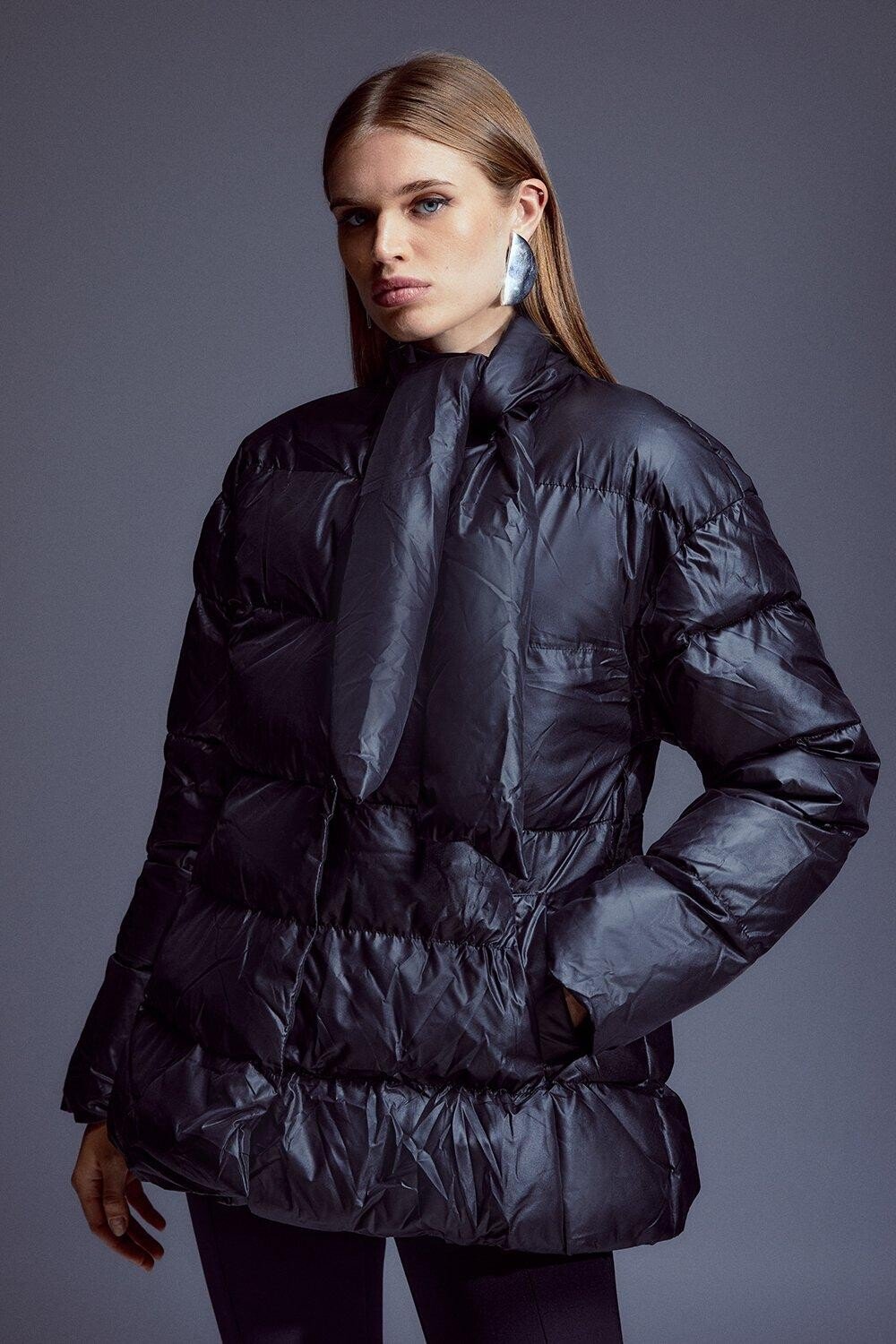 

Стеганое пальто с баской и поясом Karen Millen, черный
