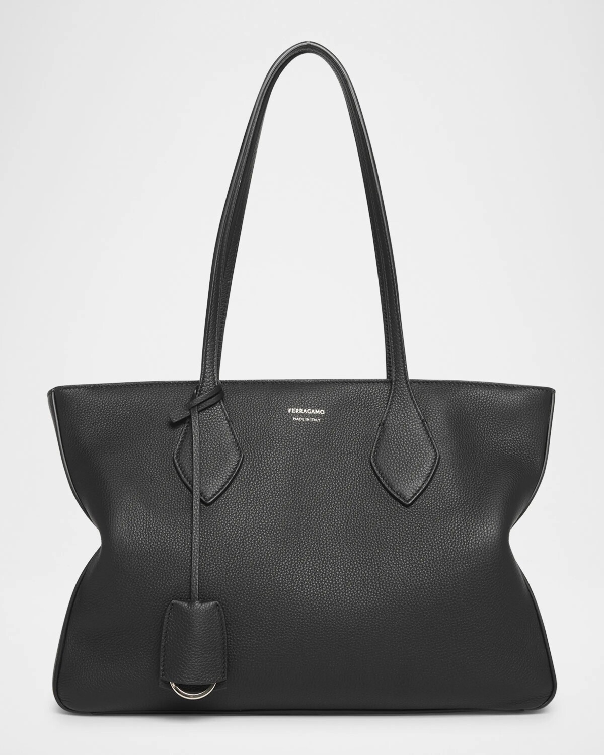 

Кожаная большая сумка на молнии Star Ferragamo, цвет Nero