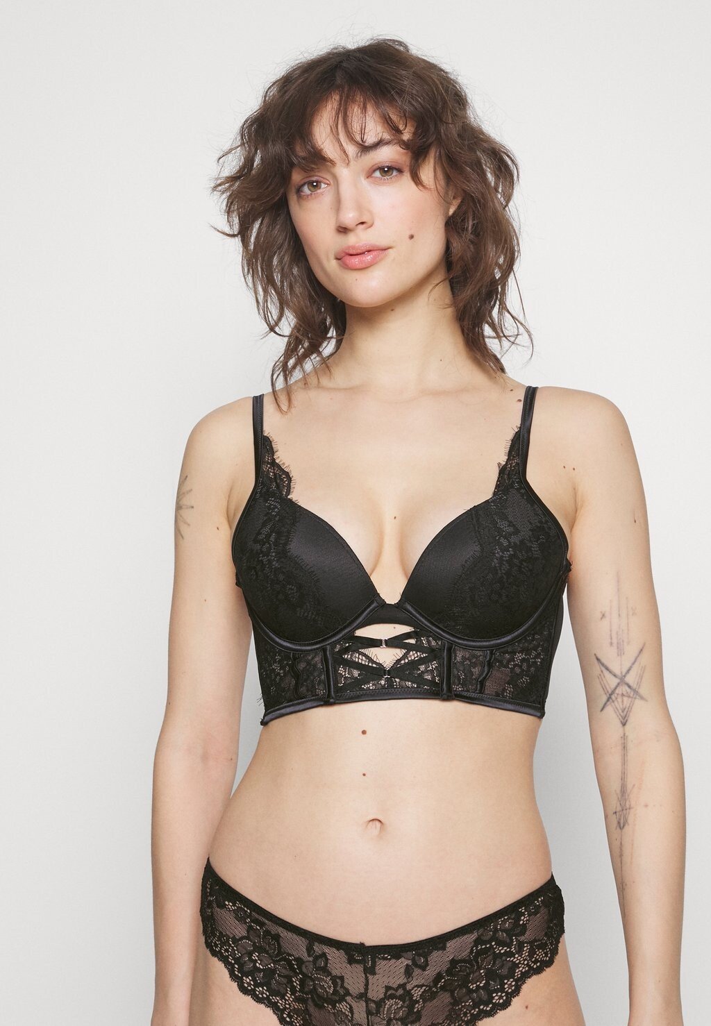 

Бюстгальтер на косточках Hunkemöller, черный