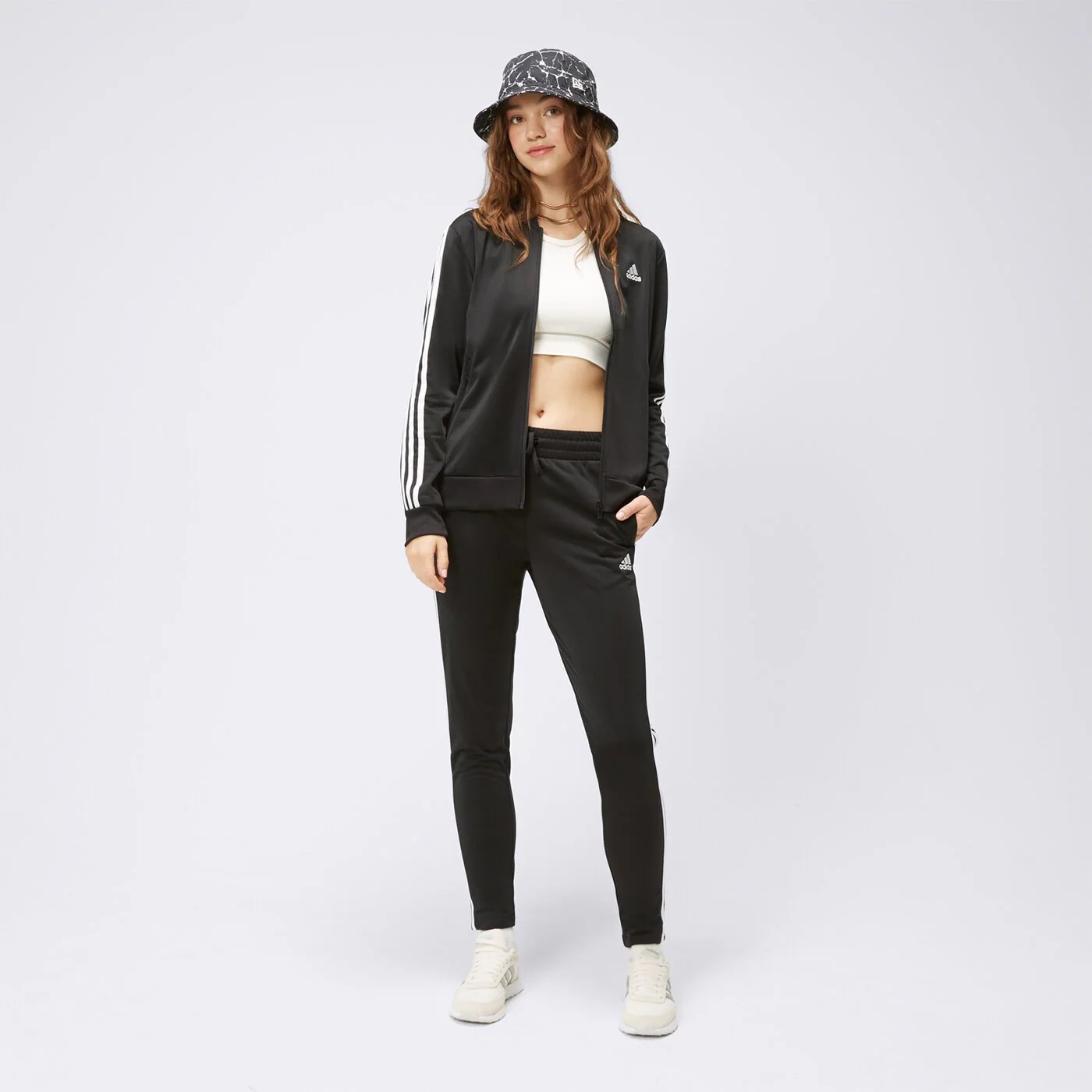 Костюм спортивный Adidas, черный / белый брюки женские классика жанра