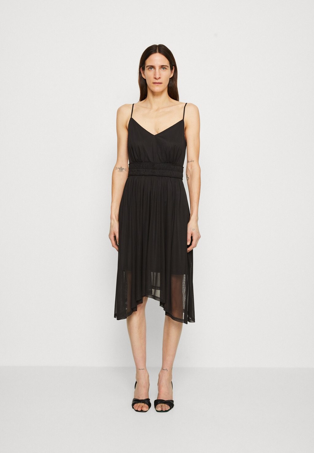 

Коктейльное платье Esprit, черный