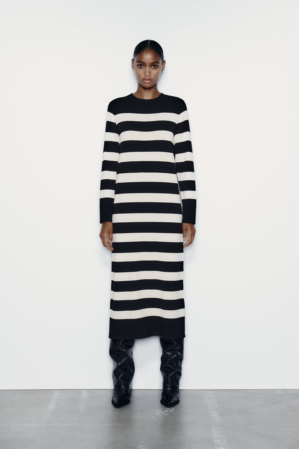 

Короткое трикотажное платье в рубчик из смесовой шерсти ZARA, экру