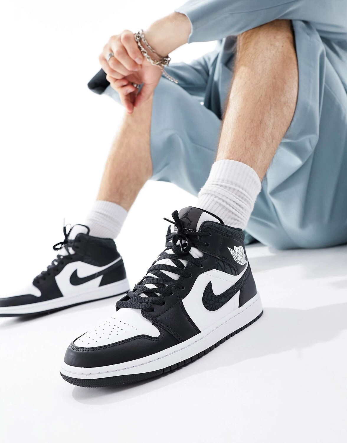 

Кроссовки Air Jordan 1 Mid белого и темно-коричневого цвета, Коричневый