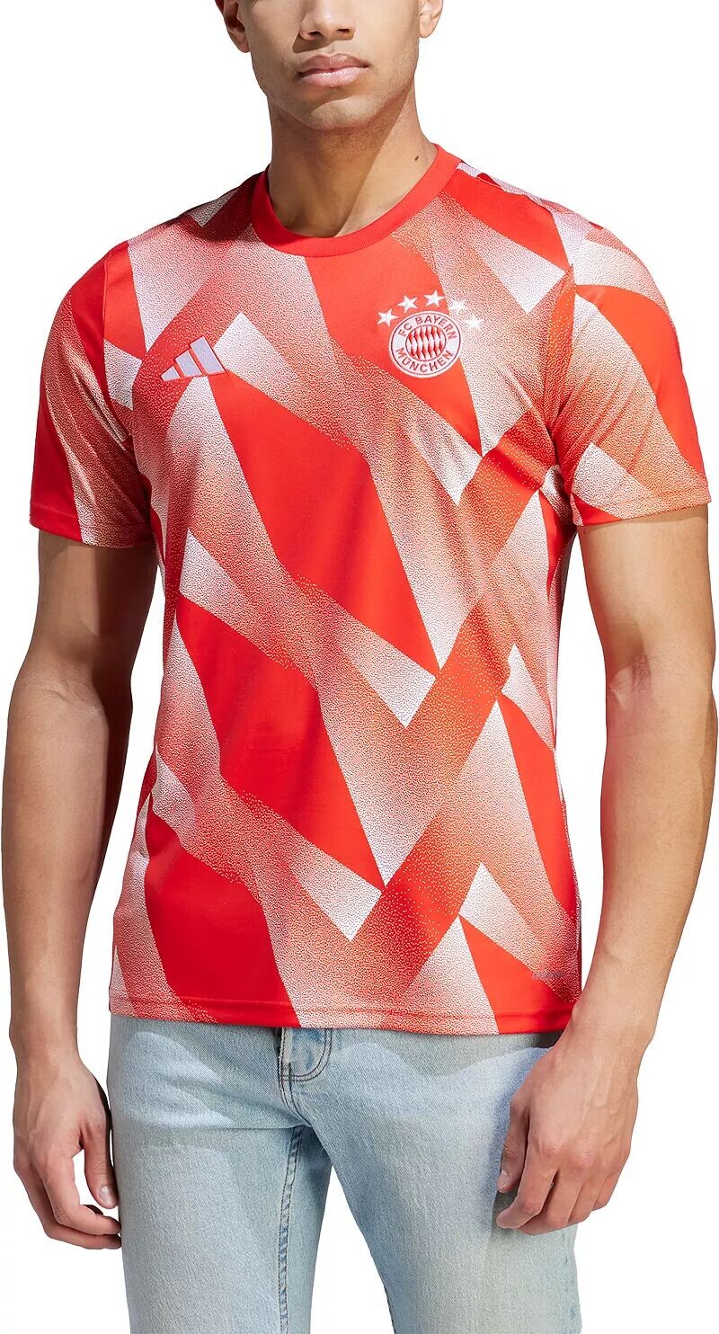 

Красная предматчевая футболка Adidas Bayern Мюнхен