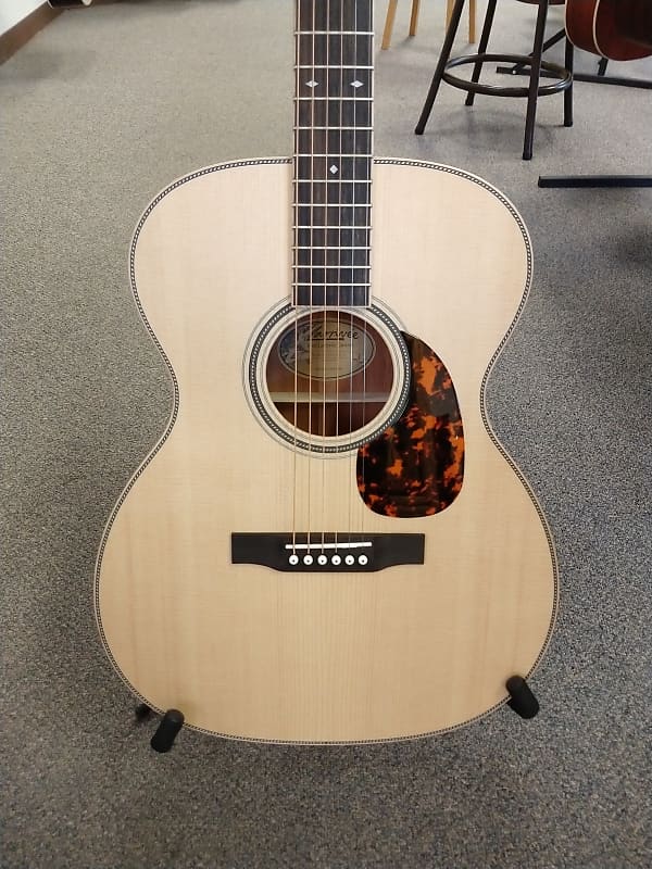 Акустическая гитара Larrivee OM-40 Acoustic Guitar, Mahogany Back and Sides, Natural with Hardshell Case framus fp 14 m vs legacy series
