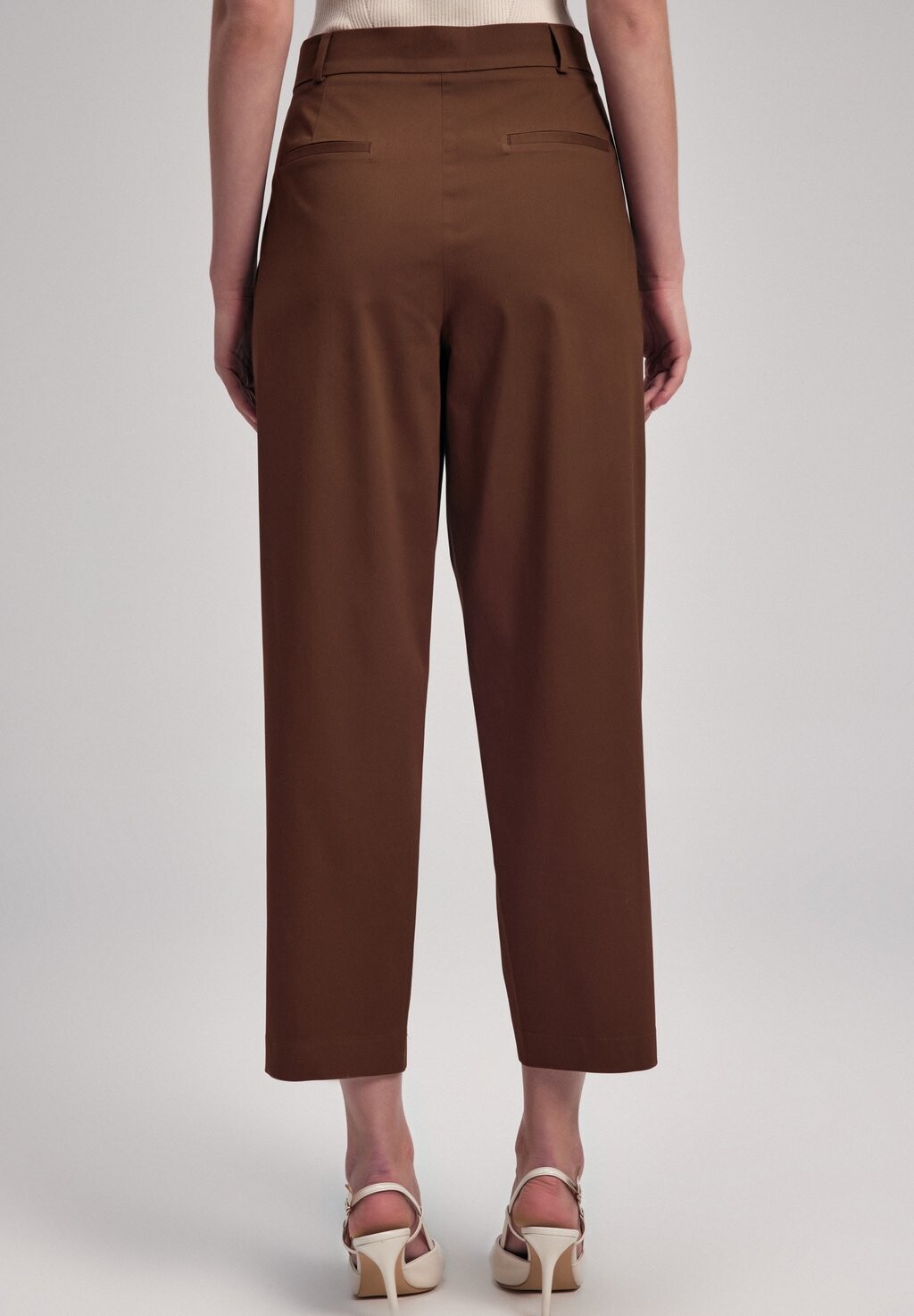 

Чиносы PLEATED adL, коричневый
