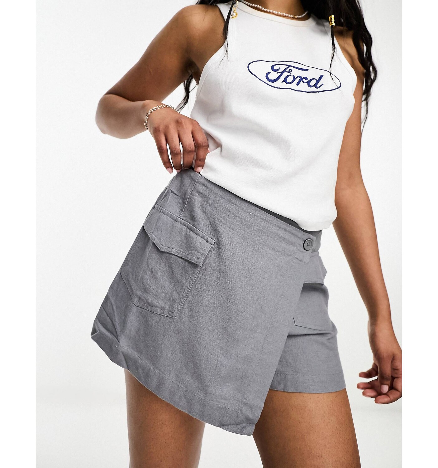 

Серые льняные шорты карго Pull&Bear с начесом