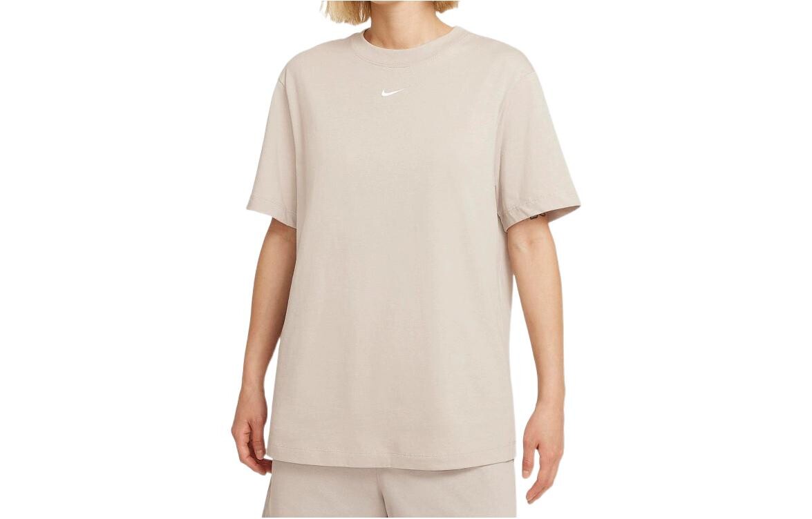 

Женская футболка Nike