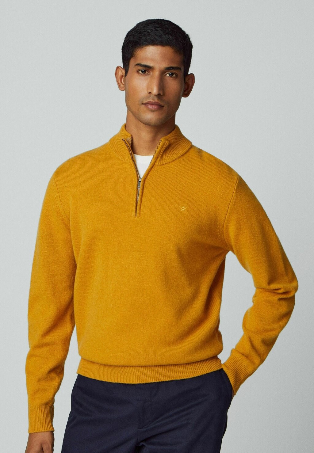 

Вязаный свитер Hackett London, цвет mustard brown