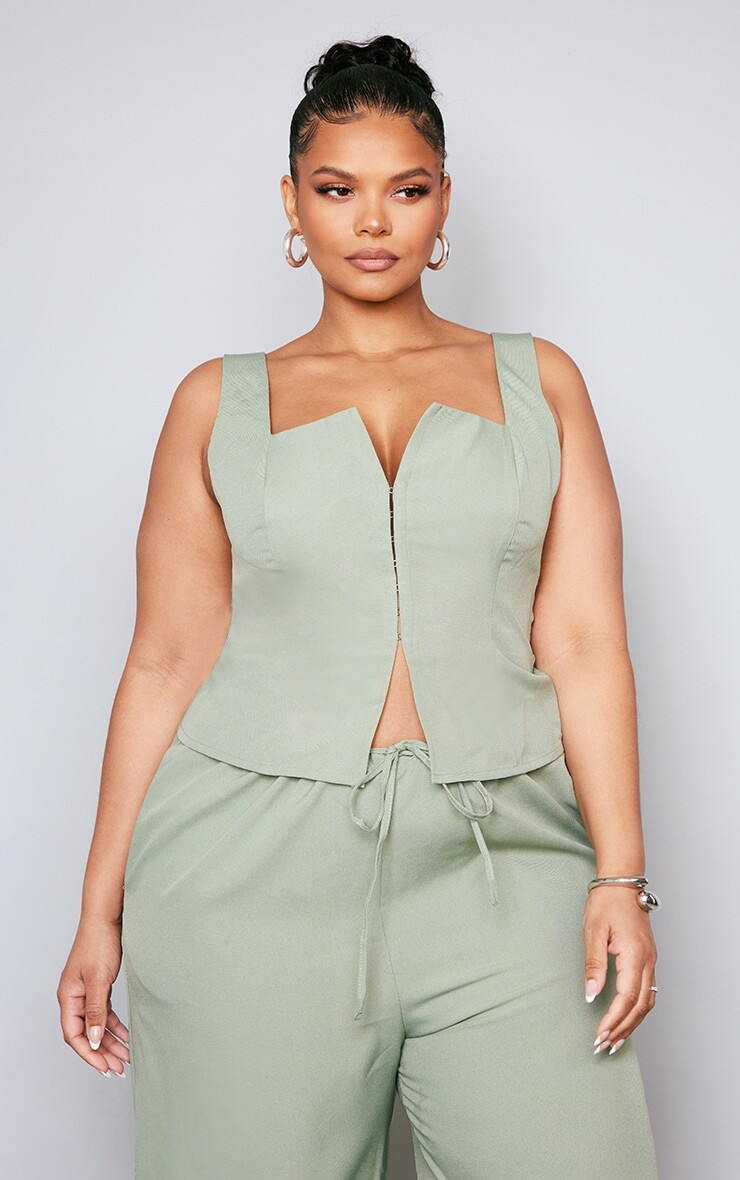

PrettyLittleThing Плюс Корсетный топ цвета хаки с крючками и глазами