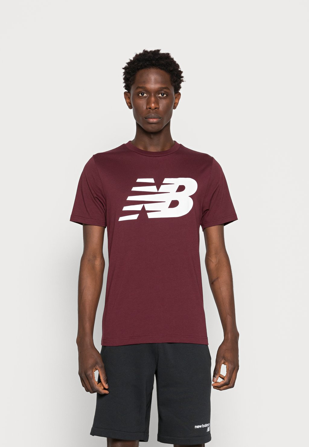 

Футболка с принтом CLASSIC TEE New Balance, бордовый