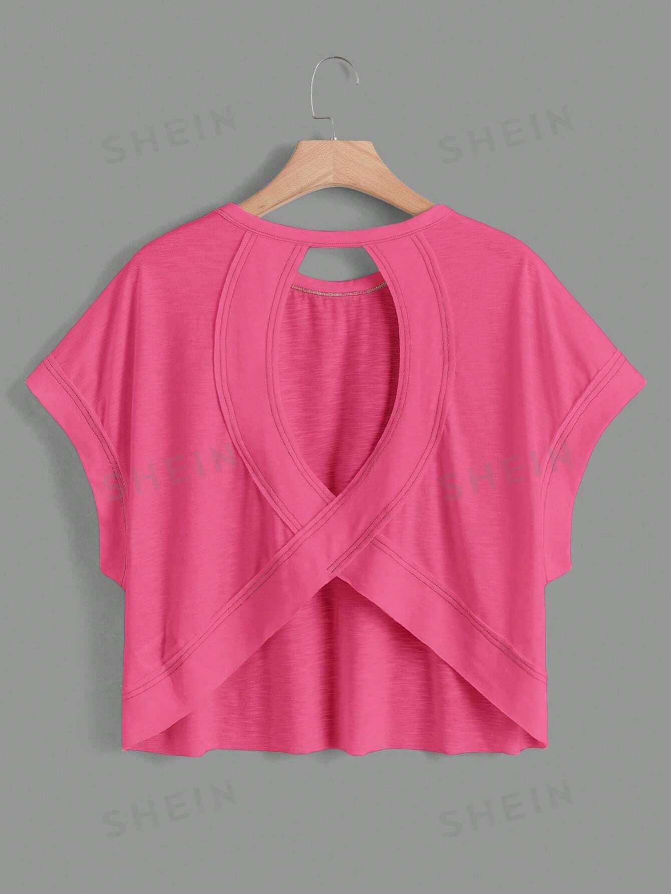 женская однотонная футболка с отложным воротником и рукавом летучая мышь SHEIN Essnce Женская однотонная футболка с рукавами «летучая мышь» и открытой спиной, ярко-розовый