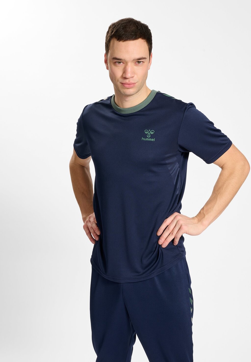 

Футболка Hummel